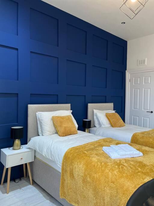 Cheerful 2 Bedroom Homely Apartment, Sleeps 6 Guest Comfy, 3x Double Bed, Parking, Free Wifi, Suitable For Business, Leisure Guest,glasgow, West End, Near Centre Apartamento *