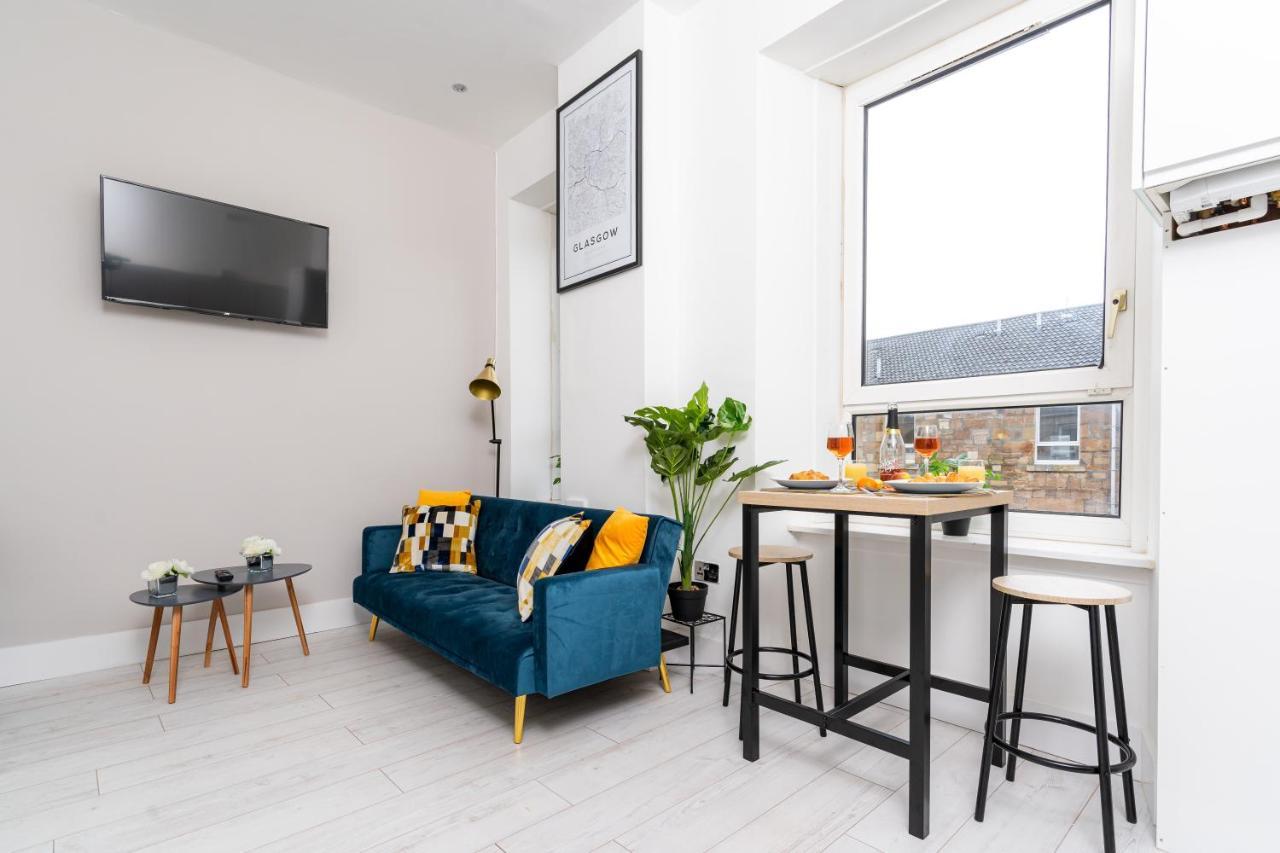 Cheerful 2 Bedroom Homely Apartment, Sleeps 6 Guest Comfy, 3x Double Bed, Parking, Free Wifi, Suitable For Business, Leisure Guest,glasgow, West End, Near Centre * Glasgow