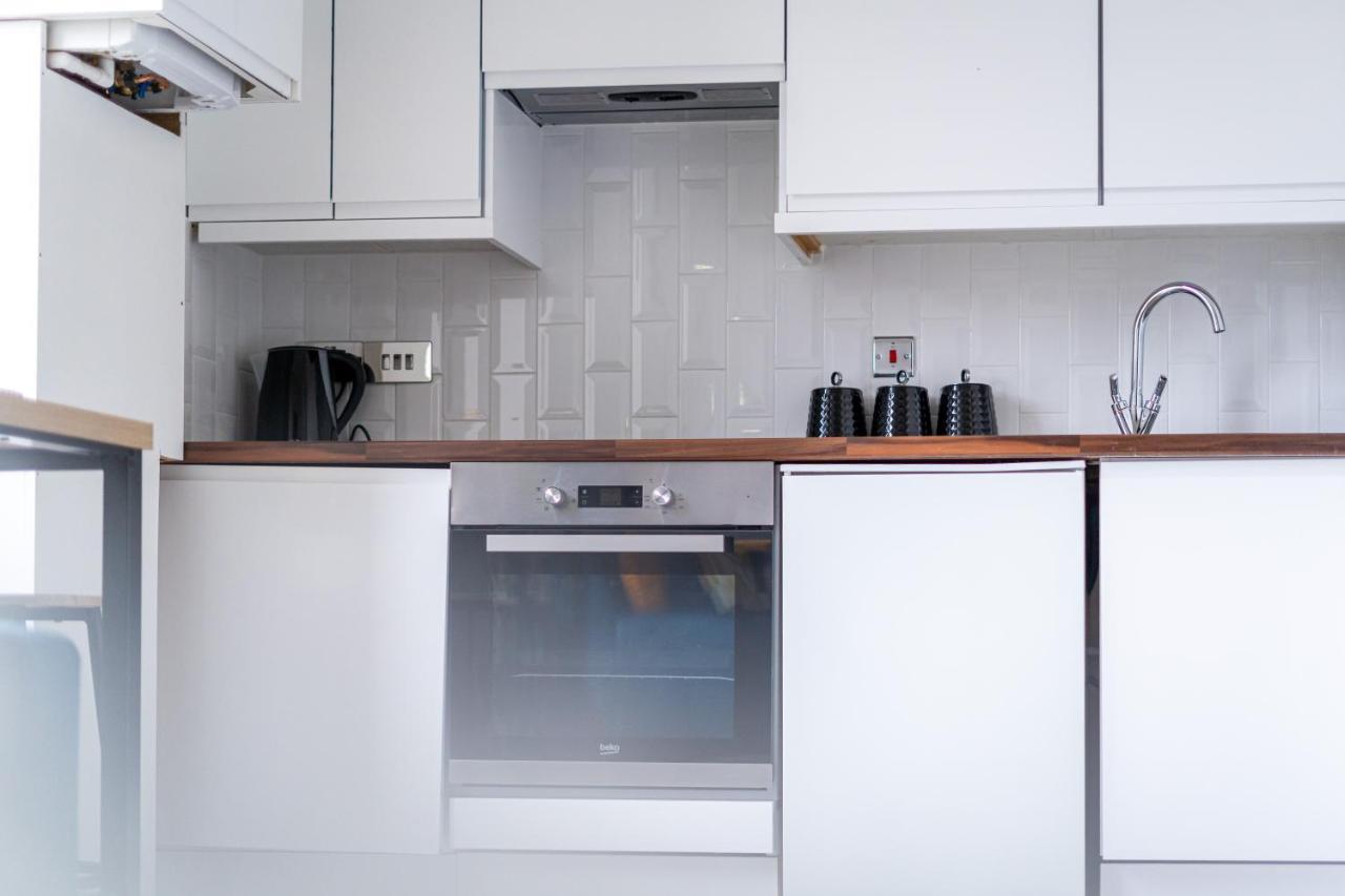 Cheerful 2 Bedroom Homely Apartment, Sleeps 6 Guest Comfy, 3x Double Bed, Parking, Free Wifi, Suitable For Business, Leisure Guest,glasgow, West End, Near Centre Apartamento
