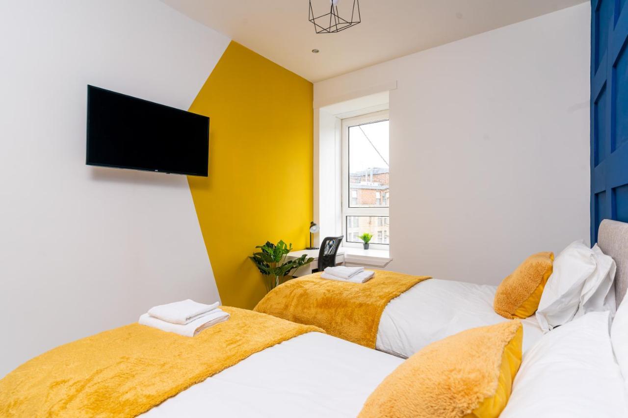 Cheerful 2 Bedroom Homely Apartment, Sleeps 6 Guest Comfy, 3x Double Bed, Parking, Free Wifi, Suitable For Business, Leisure Guest,glasgow, West End, Near Centre *