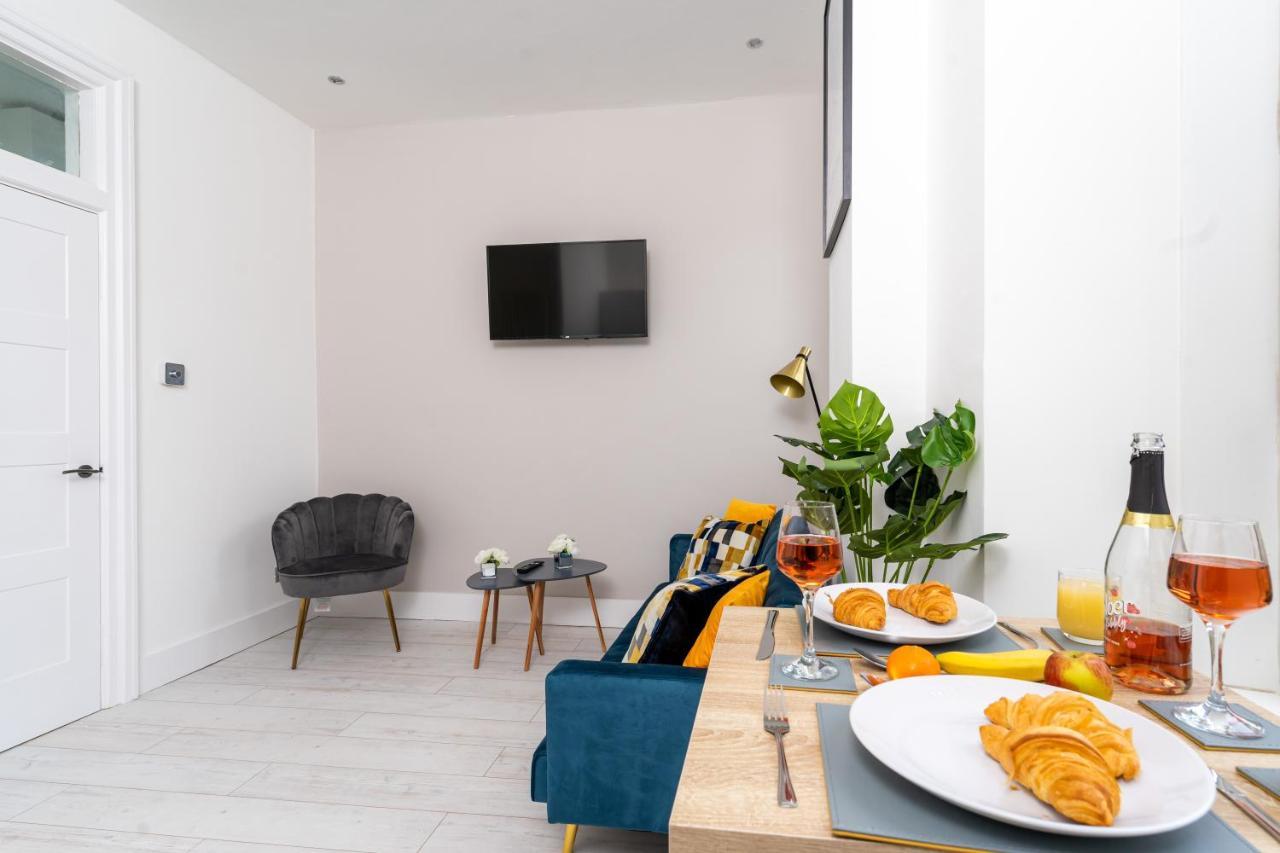 Apartamento Cheerful 2 Bedroom Homely Apartment, Sleeps 6 Guest Comfy, 3x Double Bed, Parking, Free Wifi, Suitable For Business, Leisure Guest,glasgow, West End, Near Centre