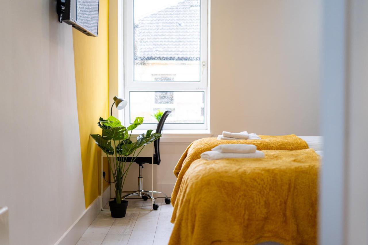 Cheerful 2 Bedroom Homely Apartment, Sleeps 6 Guest Comfy, 3x Double Bed, Parking, Free Wifi, Suitable For Business, Leisure Guest,glasgow, West End, Near Centre * Glasgow