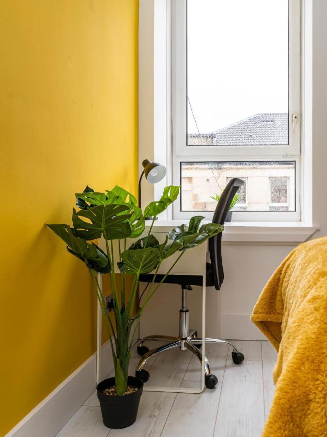 Apartamento Cheerful 2 Bedroom Homely Apartment, Sleeps 6 Guest Comfy, 3x Double Bed, Parking, Free Wifi, Suitable For Business, Leisure Guest,glasgow, West End, Near Centre *